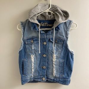Wallflower kids’ size Large, Stylish denim button front vest with hood, pockets